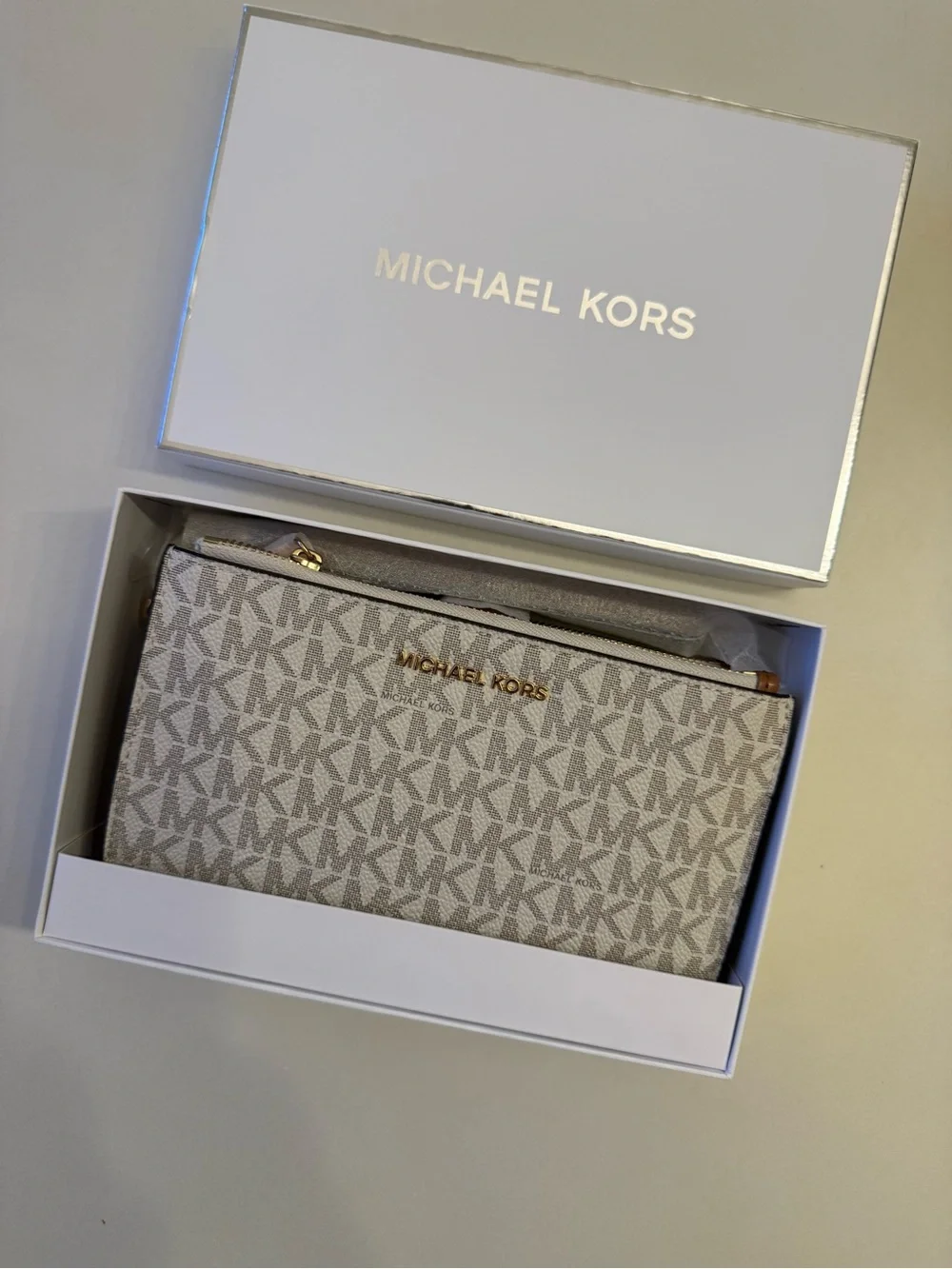 Michael Kors Signature jet set wallet